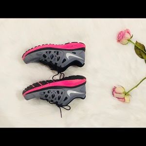 Woman’s Nike dual fusion workout Running Shoes’